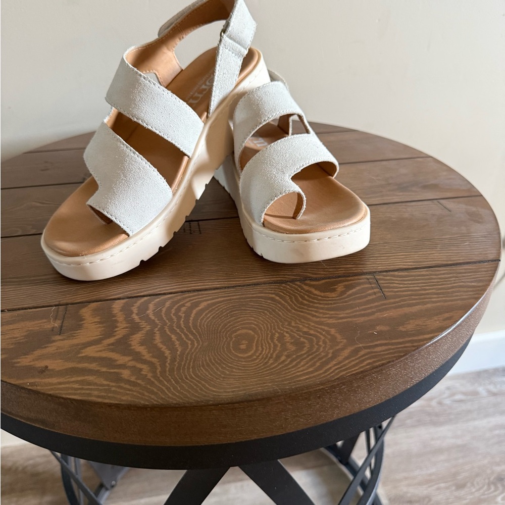 Born Cream Platform Sandals with Wide Straps